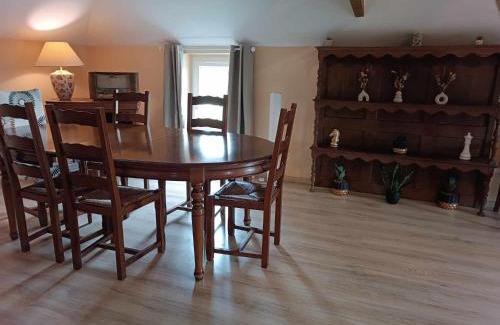 Saint-Lumier-la-Populeuse Apartment | Rustic Retreat: Top-Rated Family-Friendly Getaway