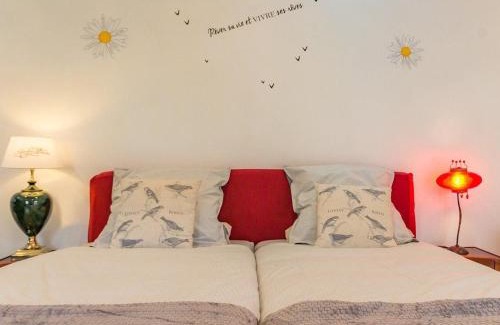 Plesse House | Cozy Évasion Marine Studio with Private Garden & Canal Access