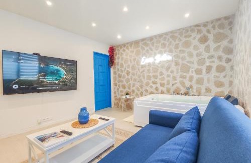 Sainte Marie - Saint Leon Apartment | Relax at Évasion Santorin with Spa and Hot Tub Amenities