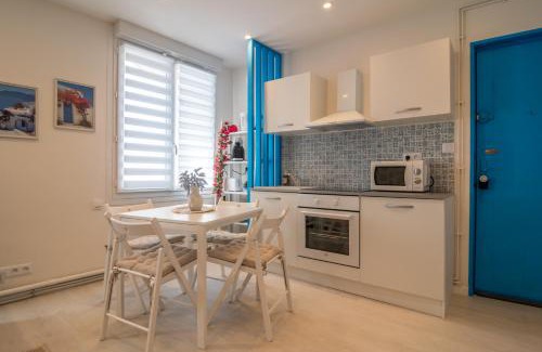 Sainte Marie - Saint Leon Apartment | Relax at Évasion Santorin with Spa and Hot Tub Amenities