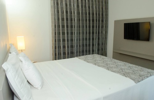 Calafate Hotel | Elegant Ímpar Suítes Expominas: Highly Rated & Family Friendly