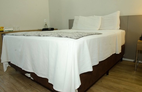 Calafate Hotel | Elegant Ímpar Suítes Expominas: Highly Rated & Family Friendly
