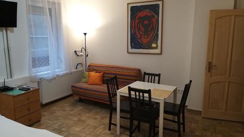 Ujlak Apartment | Pet Friendly Ó-Újlak Apartman: Guest Rated 9.2/10