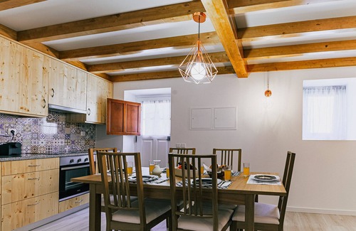 Obidos Cottage | Óbidos Breathtaking Views with Spa and Family-Friendly Amenities
