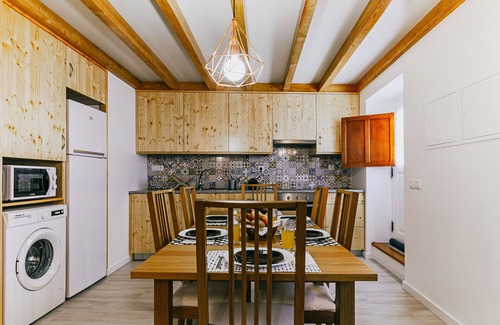 Obidos Cottage | Óbidos Breathtaking Views with Spa and Family-Friendly Amenities