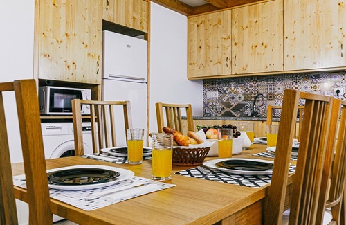 Obidos Cottage | Óbidos Breathtaking Views with Spa and Family-Friendly Amenities