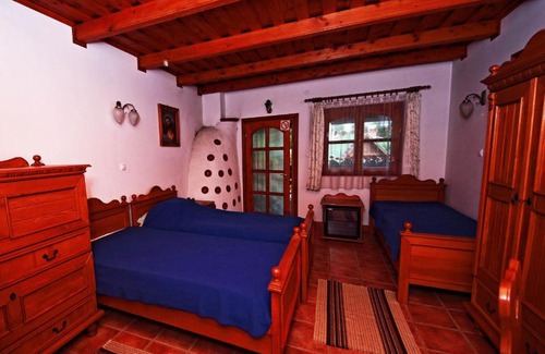 Ocsard House | Cozy Ócsárdi Tópanzió: Guest Rated 9/10 with Hot Tub