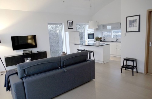 Haaleiti Apartment | Óm Apartments: Inviting Comfort with Spa and Family-Friendly Amenities