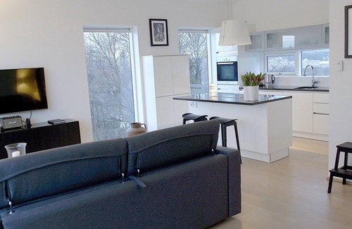 Haaleiti Apartment | Óm Apartments: Inviting Comfort with Spa and Family-Friendly Amenities