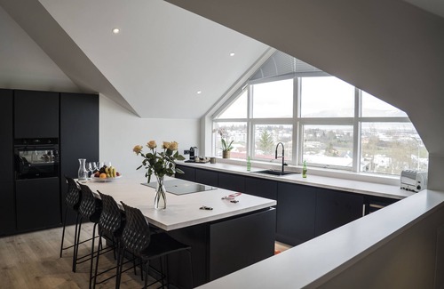 Haaleiti Apartment | Óm Apartments: Top-Rated 10/10 Stay with Spa & Kitchen