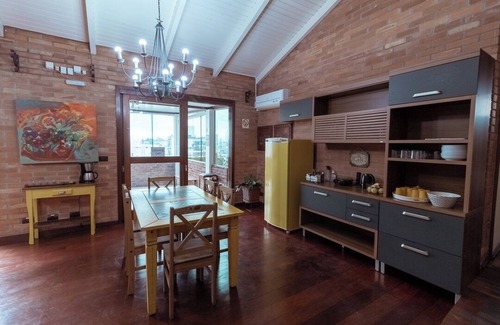 Humaita House | Cozy Retreat with WiFi and Fireplace in Bento Gonçalves