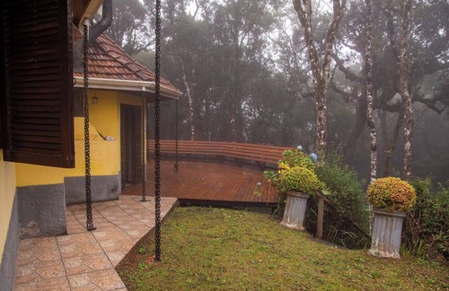 Parque Ferradura House | Cozy Home with Fireplace & Free WiFi in Campos do Jordão