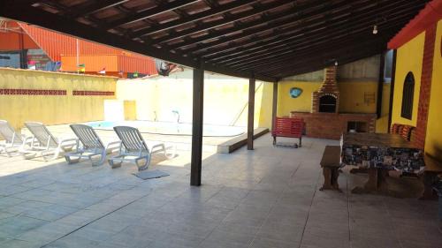 Tamoios House | Oceanfront Haven: Family-Friendly with Pool & Ocean Views
