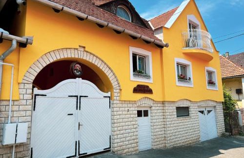 Tokaj House | Óvár 12 Vendégház: Guest Rated 8.9 with Spa & Pet Friendly