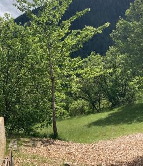 Chalais Ski Chalet | Discover Ô Bercail Gîte: Family-Friendly Retreat Near Vercorin