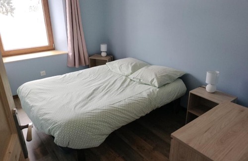 Les Fourgs Apartment | Discover ô Doux Comtois: Child-Friendly Retreat with High Ratings