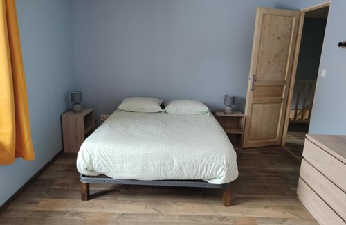 Les Fourgs Apartment | Discover ô Doux Comtois: Child-Friendly Retreat with High Ratings
