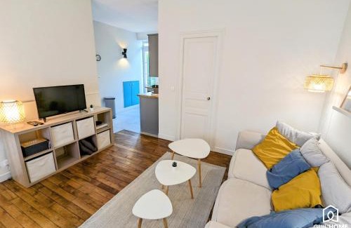 Chateaudun-Bannier Apartment | Relaxing Retreat with Garden and Parking Access