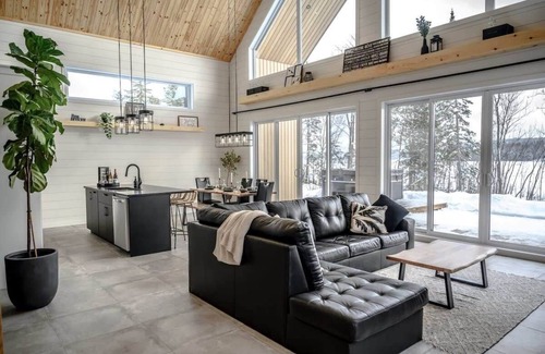Sainte-Rose-de-Watford Ski Chalet | Escape to Ô Rassembleur: Lake View & Relaxing Spa Retreat