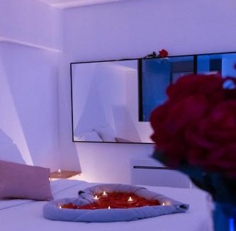 Montaubert - Rille - Saint-Sulpice Apartment | Relaxing Retreat at Ô Roméo - Private Suite with Hot Tub