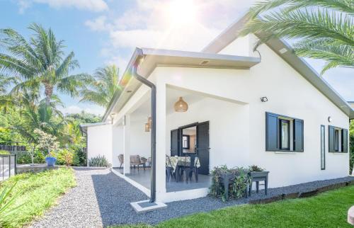 La Riviere Saint-Louis Villa | Oceanfront Ô Ruisseau Lodge dattier with Pool & Pet Friendly