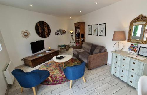 Tours Apartment | Stay at Ô Tour's Angels: Pet-Friendly & Family-Approved Getaway