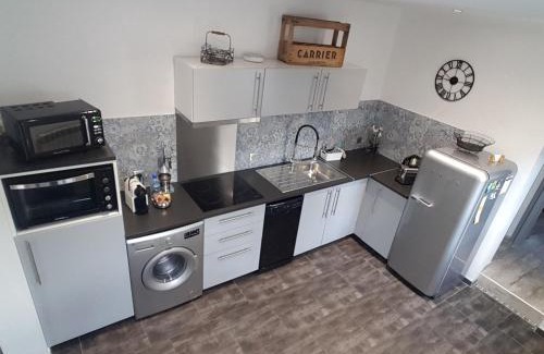 Tours Apartment | Stay at Ô Tour's Angels: Pet-Friendly & Family-Approved Getaway
