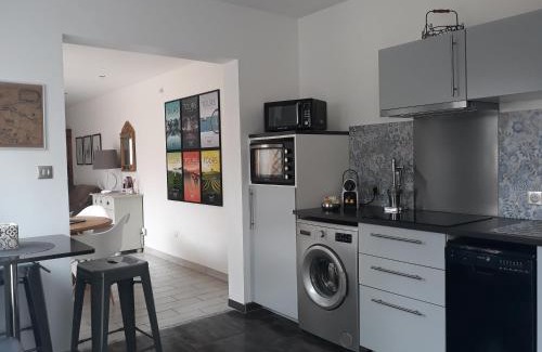 Tours Apartment | Stay at Ô Tour's Angels: Pet-Friendly & Family-Approved Getaway
