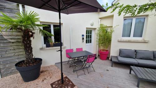 Tours Apartment | Stay at Ô Tour's Angels: Pet-Friendly & Family-Approved Getaway