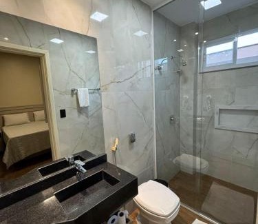 Assis Hotel | Pet-Friendly Ônix Hotel with Ocean View and Hot Tub