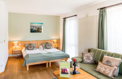 Schnelsen Hotel | Comfortable Ökotel Hamburg: Family-Friendly Stay with Breakfast