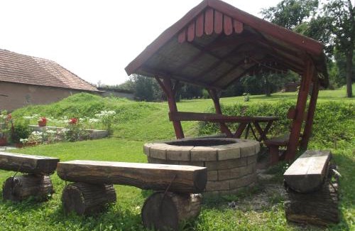 Uppony House | Experience Öreg Somfa Vendégház: Pet-Friendly Retreat