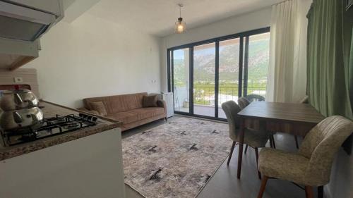 Adrasan Apartment | Öz Akdeniz Apart: Oceanfront Bliss with Private Beach Access