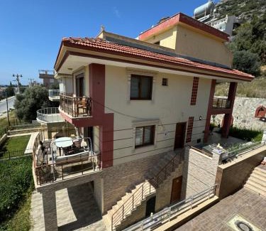 Kusadasi Apartment | Charming Özel Villa: Ideal for Families and Pets