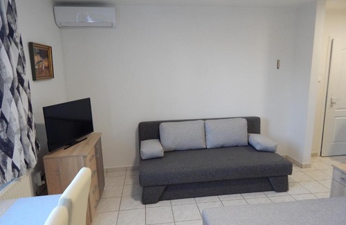 Sarvar House | Discover Újsziget Vendégház: Family-Friendly Retreat