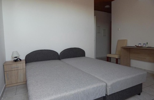 Sarvar House | Discover Újsziget Vendégház: Family-Friendly Retreat