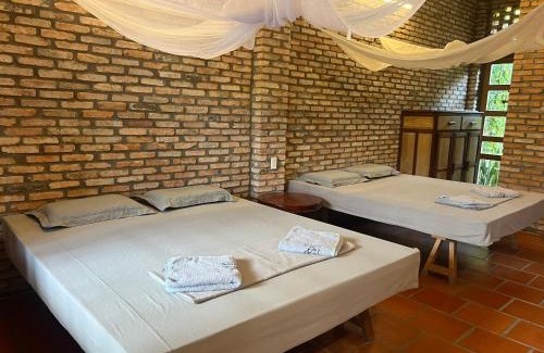 Long Ho House | Út Quỳnh Homestay: Relax by the Oceanfront with Pets