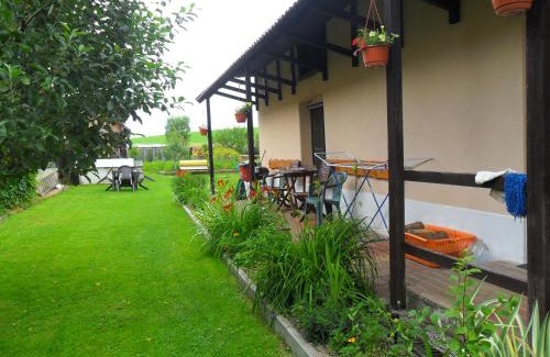 Sklene House | Charming Retreat at Útulná Chalupa za Potokom Sklené