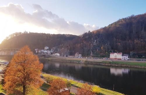 Decin Apartment | Cozy Apartment in the Heart of City with Stunning Views