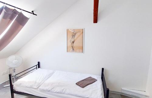 Prague 7 House | Útulný podkrovní pokoj R4 v Praze