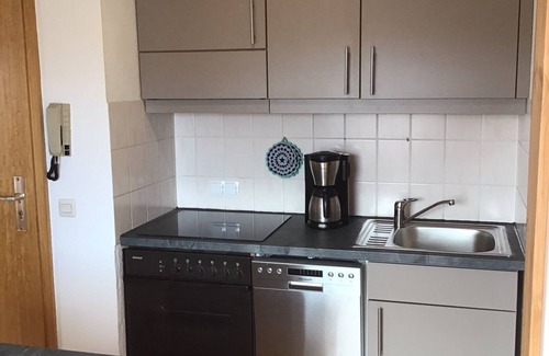 Hildesheim District Apartment | Relax at Battmer Hof: Family-Friendly with Kitchen Amenities
