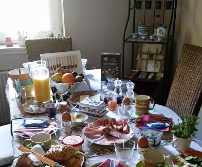 Kirchhundem Apartment | Experience Crutpracht Gästezimmer & Delicious Bauernfrühstück