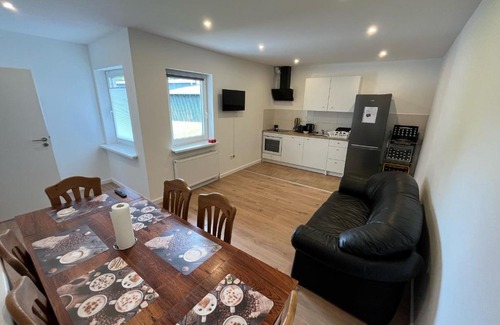 Staufenberg Apartment | Family-Friendly Stay at Übernachtung by Tag - Guest Rated 8.5