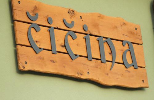 Tvrdonice House | Inviting Čičina Tvrdonice: Family-Friendly Stay with Dining