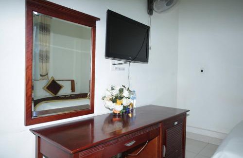 Lao Bao Hotel | Discover Đào Hùng Hotel: Family-Friendly Stay with Breakfast