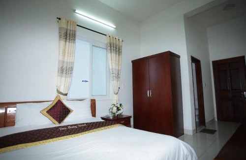 Lao Bao Hotel | Discover Đào Hùng Hotel: Family-Friendly Stay with Breakfast