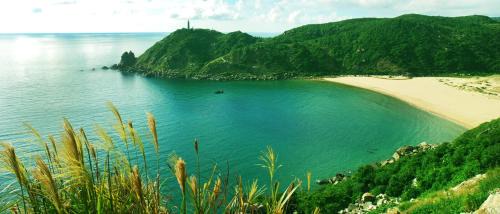 Dong Hoa Cabin | Tranquil Đất Phú Homestay: Oceanfront Bliss Awaits