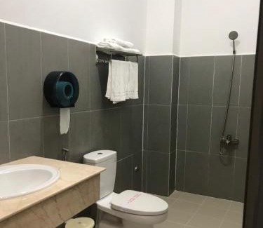 Rach Gia Hotel | Cozy ĐỨC THẠNH HOTEL: Top-Rated Stay with Breakfast