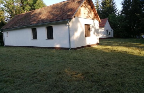 Oriszentpeter House | Cozy Őrségi Mazsola Vendégház: Family-Friendly Retreat