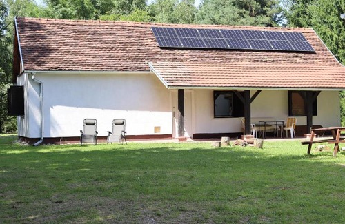 Oriszentpeter House | Cozy Őrségi Mazsola Vendégház: Family-Friendly Retreat